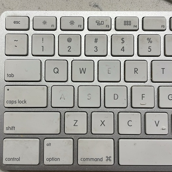 Wired Apple Keyboard with numeric pad - Picture 2 of 10